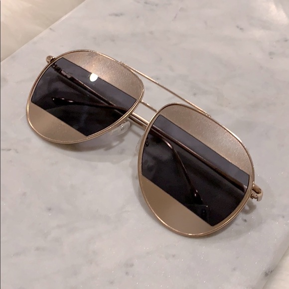 ✨Oversized Gold frame Aviator Sunglasses/ Sunnies✨ - Picture 2 of 7